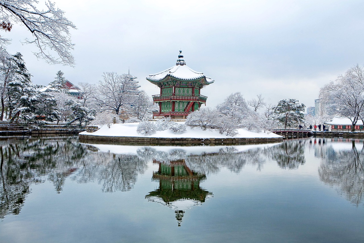 gyeongbok palace, towards the garden, snow scene-1214975.jpg